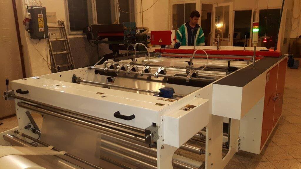 Vágó–tekercselő egység