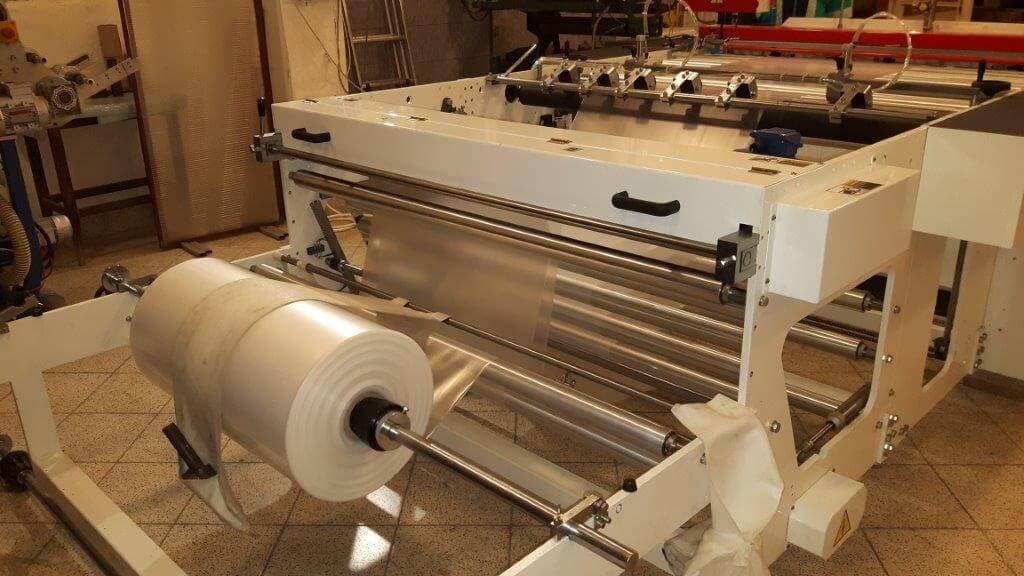 Fóliavágó–hegesztő asztal