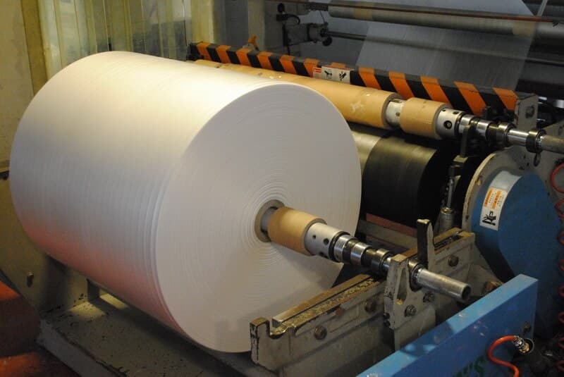 Nagyméretű fóliatekercs tekercselése