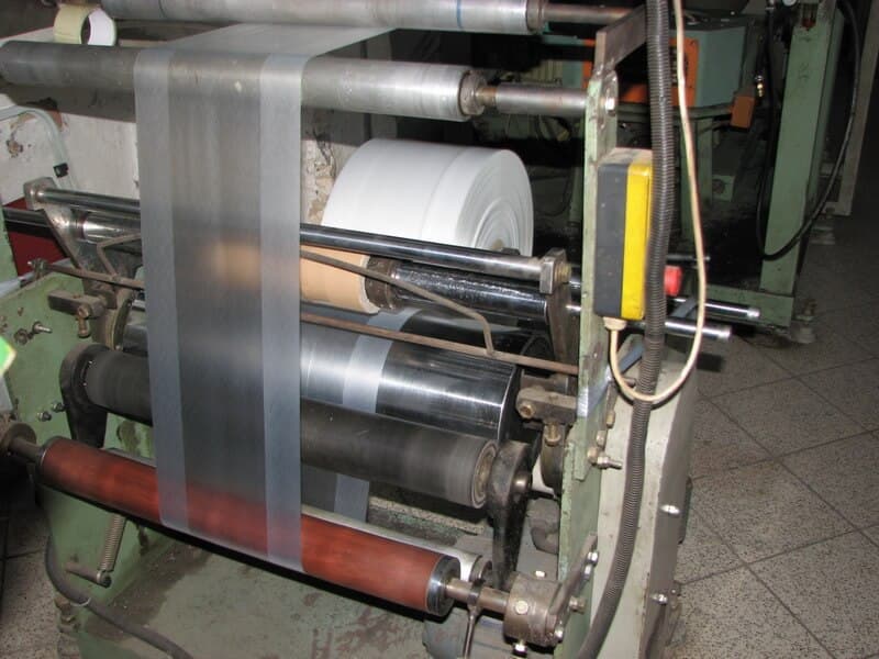 Fóliaszalag vezetése a hengereken